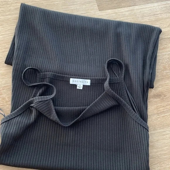 Socialite Dress - Picture 3 of 3